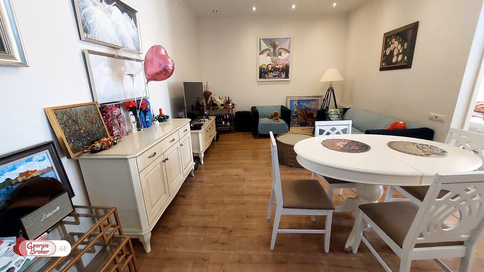 იყიდება ახალი გარემონტებული 3 ოთახიანი ბინა ვაკეში